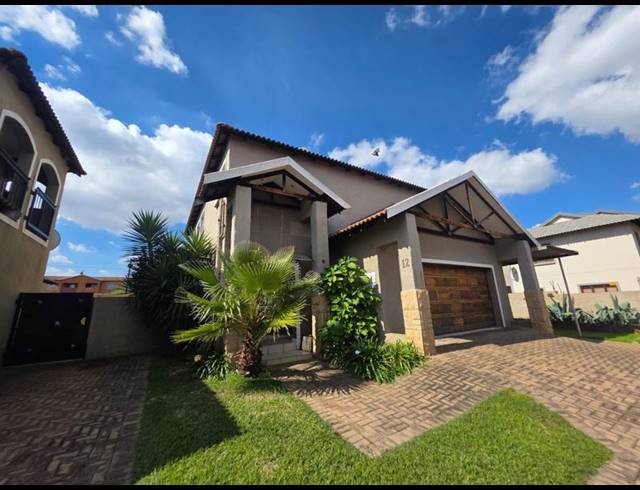 3 BEDROOM TOWNHOUSE FOR SALE IN GREENHILLS